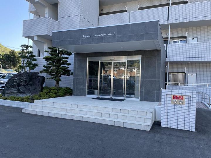 永田祝谷ビルの玄関
