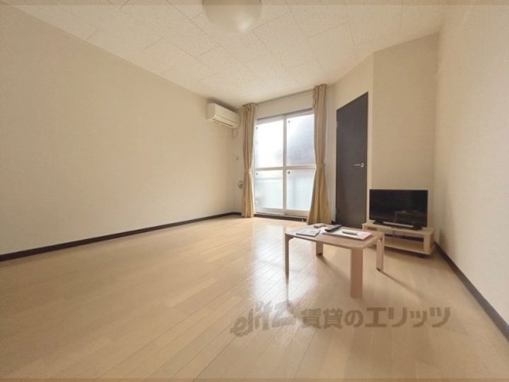 レオネクストみやこ385の居間