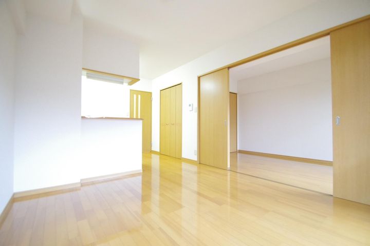 グレイスフル光の森の居間
