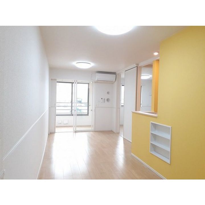 ヴィラージュ プルミエールIの居間