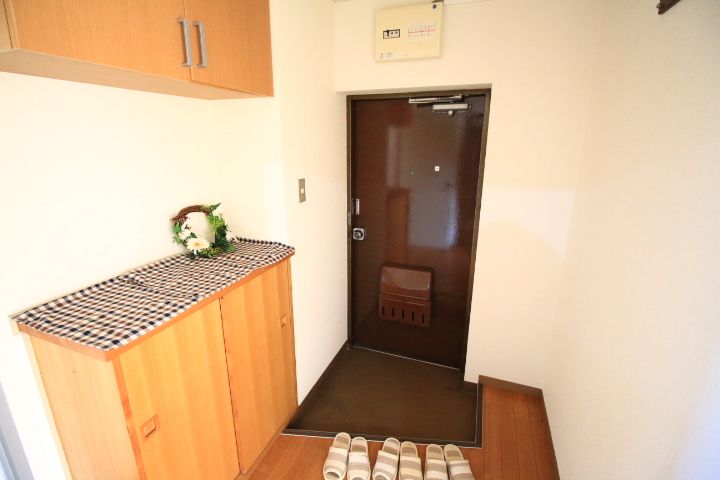 末広レインボーハイツの玄関