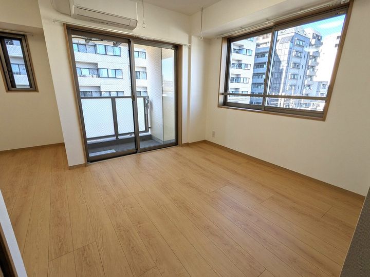 宮田ビルの居間