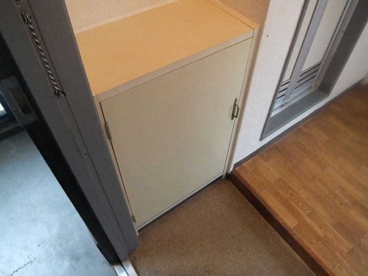 サンビレッジ柏原の玄関