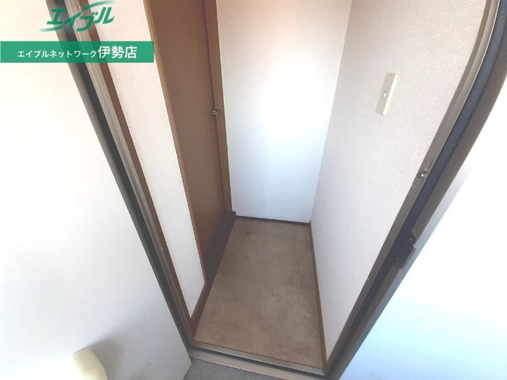 プチモールエイワの玄関