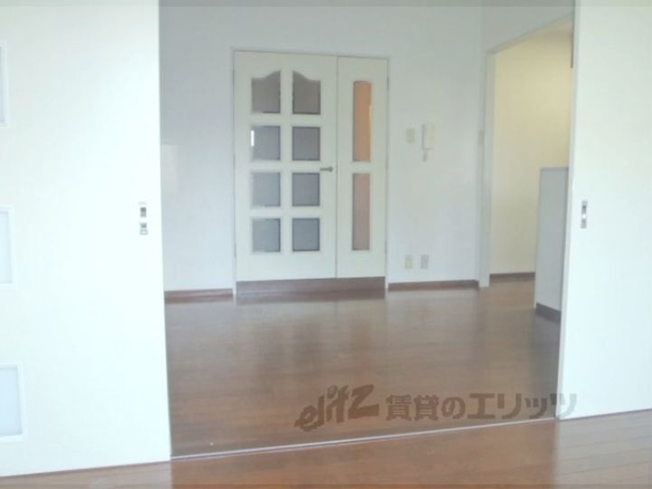 エイブル創久五条大宮の居間