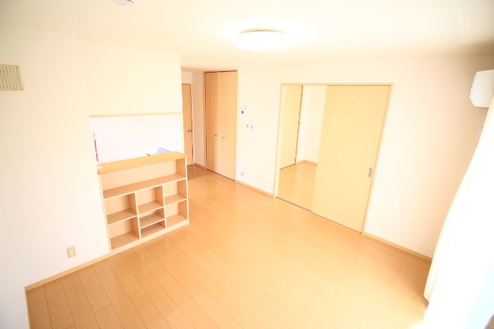 リヴェールE棟の居間