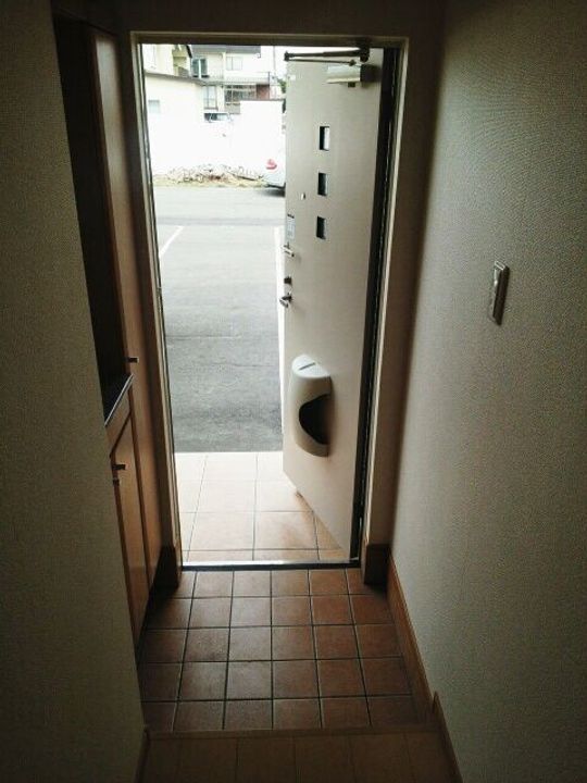 カームリーメムBの玄関