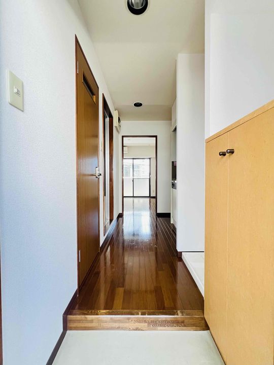 エリネスビルの玄関