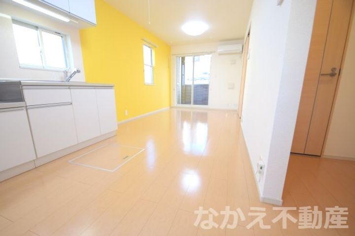 徳島県小松島市赤石町(アパート)の賃貸物件の居間