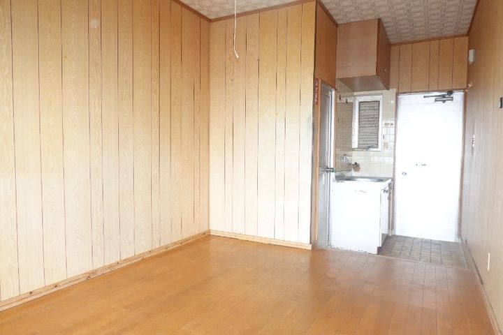 コーポラス沖国の居間