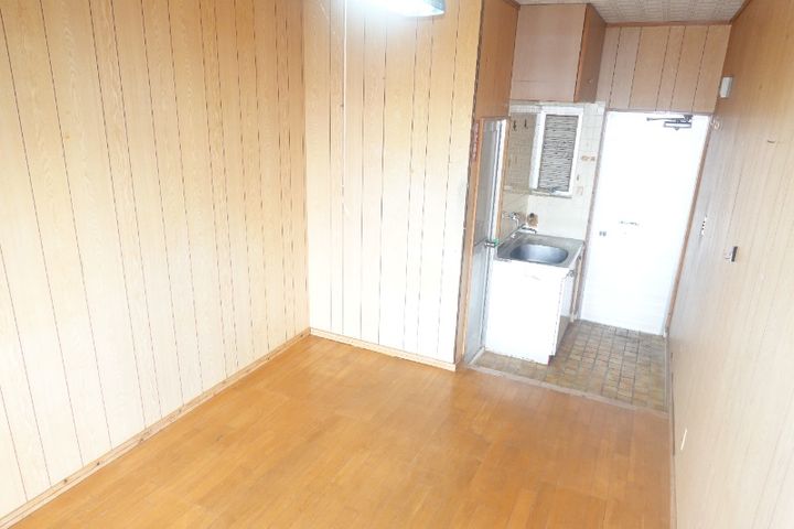 コーポラス沖国の居間