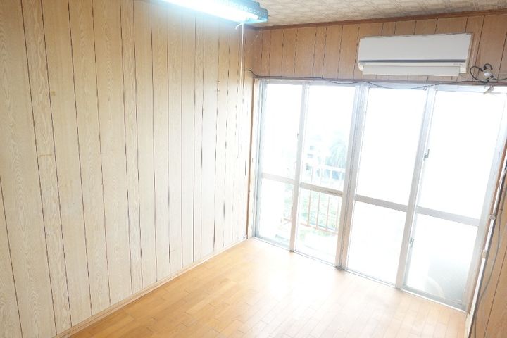 コーポラス沖国の居間