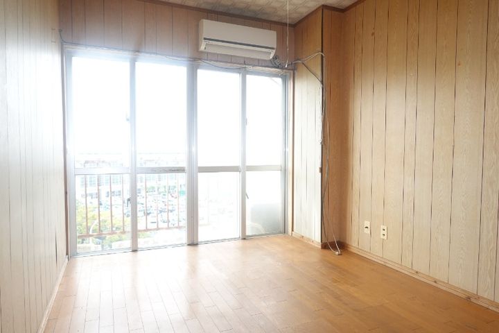 コーポラス沖国の居間