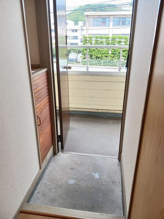 広島県福山市新市町大字新市(アパート)の賃貸物件の玄関