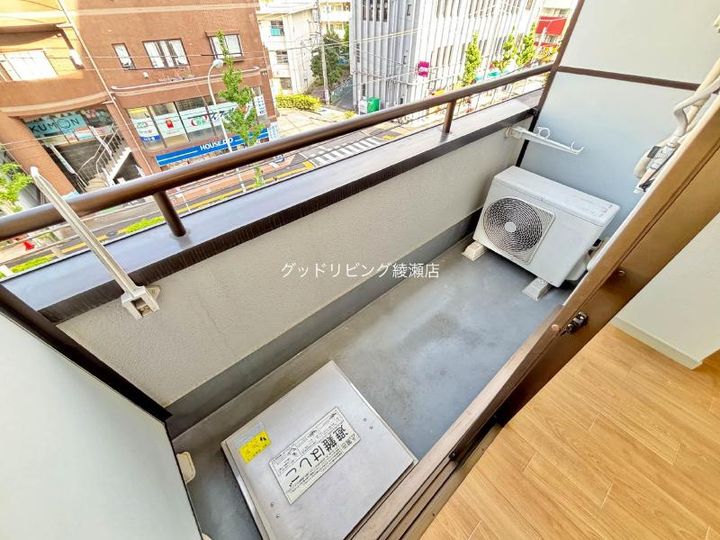 ホワイトシティの内装