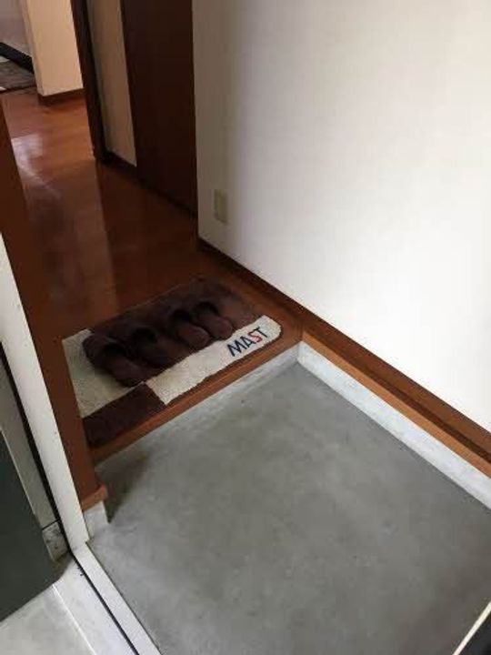 サニーハイツ 一番館の玄関