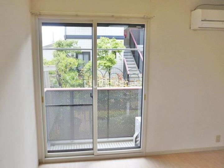 新潟県長岡市渡場町(アパート)の賃貸物件の居間