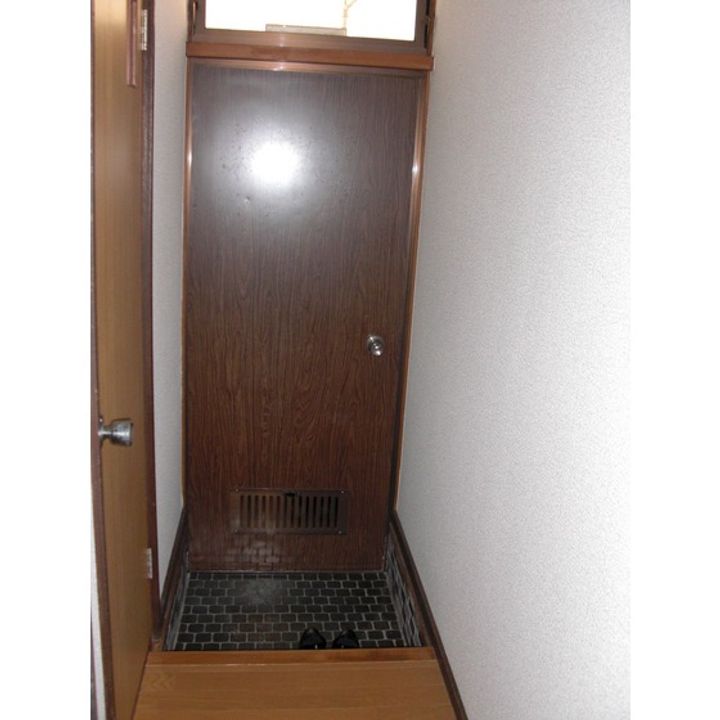 コーポAKIの玄関