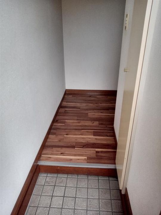 ファミュ―鳥越IIの玄関