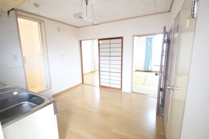 古川アパートの居間