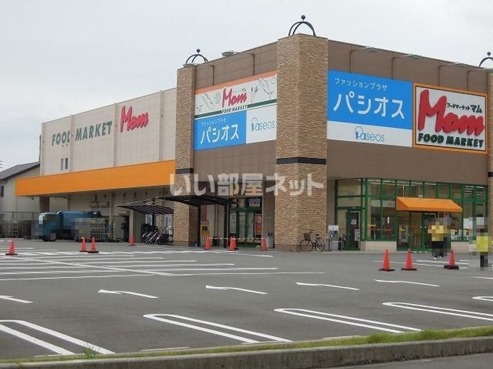 ユノス フォリウムの周辺