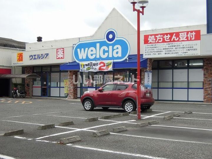 ユノス フォリウムの周辺