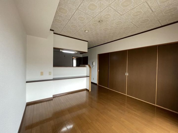 インフィニティ出水IIの居間