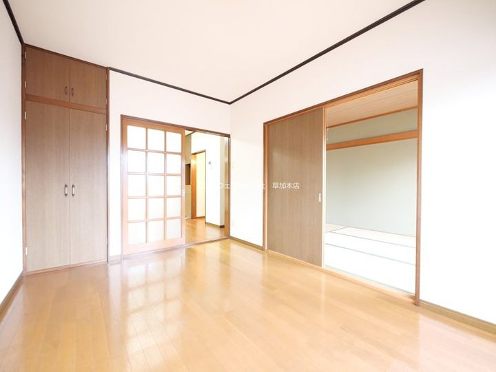 埼玉県草加市弁天5(マンション)の賃貸物件の居間