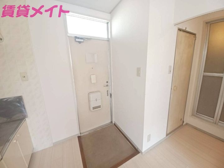 センチュリーハイツ海山道IIの玄関