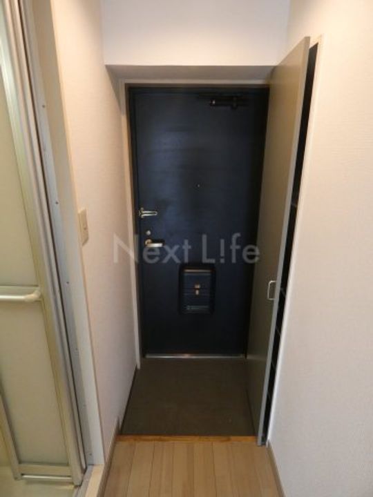 ネオマイム鶴見フルレゾンの玄関