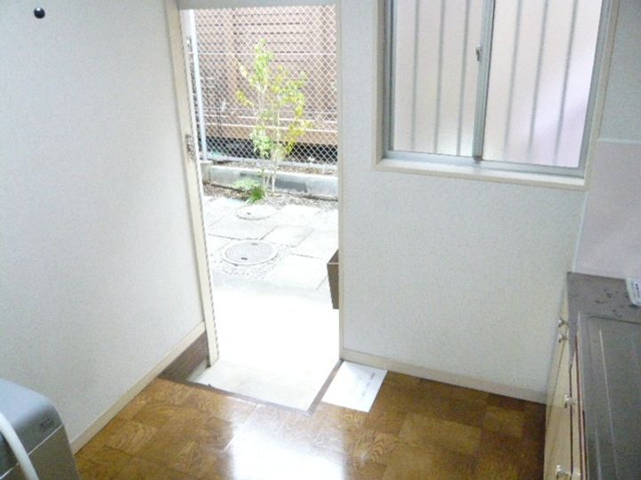 ハウス白百合の玄関