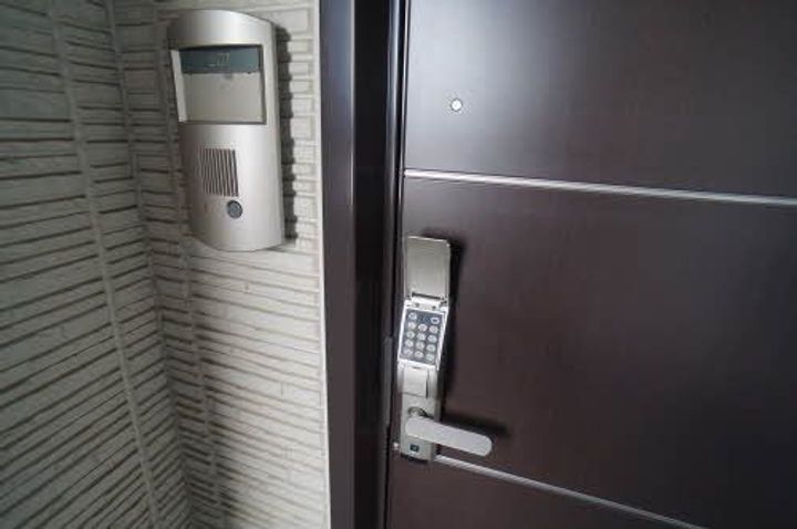 メゾンマスト盛南IIの玄関