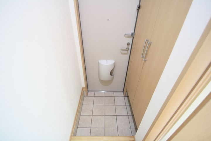 ミルズグランディール秋葉の玄関