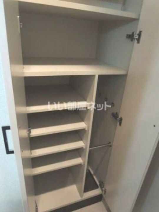 スカイコート川崎西口の玄関