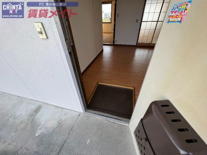 ファミーユ新町の玄関