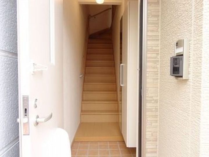 ネオフィールド白金の玄関