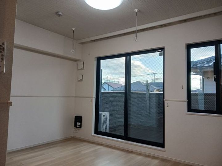 埼玉県越谷市神明町2(アパート)の賃貸物件の居間