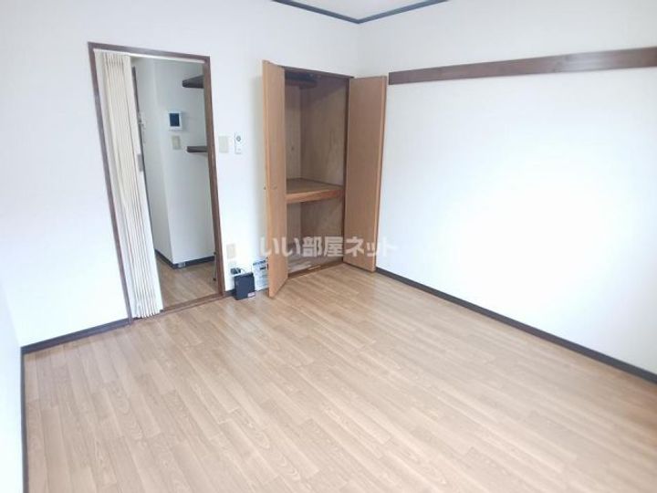 サープラス AKI Aの内装