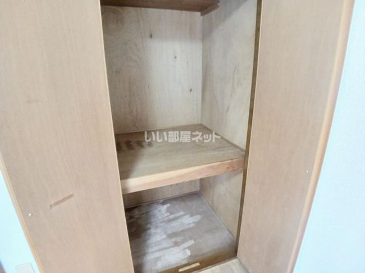 サープラス AKI Aの内装