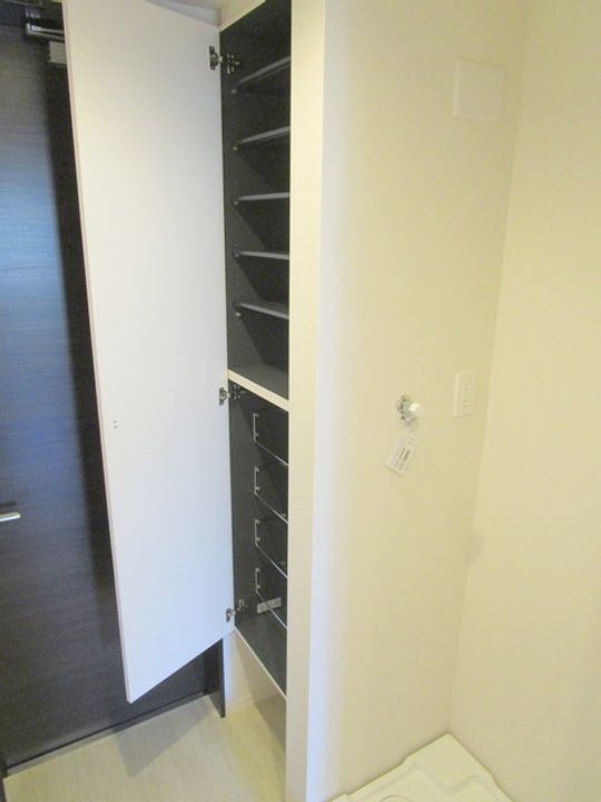 千葉県船橋市宮本7(マンション)の賃貸物件の玄関