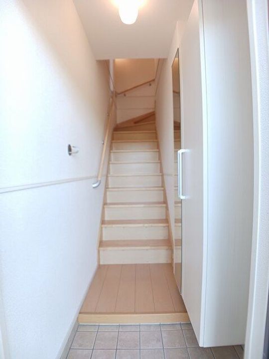 新潟県新潟市西区新中浜6(アパート)の賃貸物件の玄関