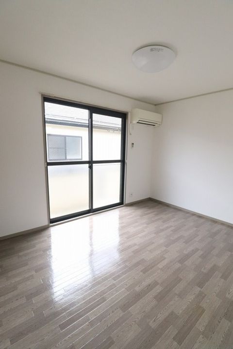 新潟県新潟市中央区新和4(アパート)の賃貸物件の居間