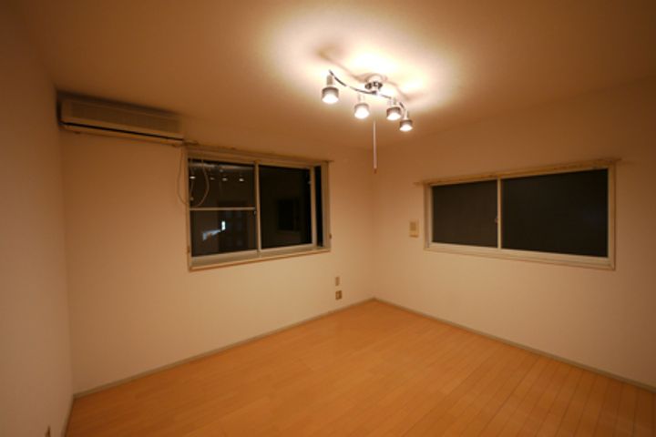 関上久屋原ワンルームハイツの居間