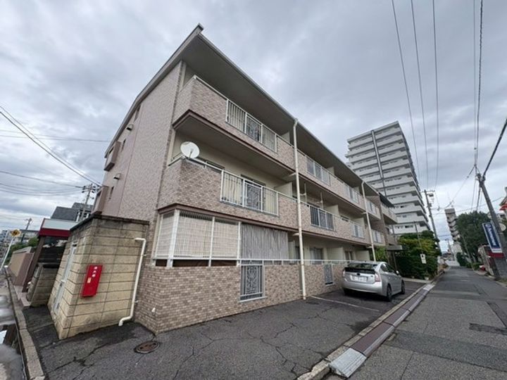 マンション柏吹の外観