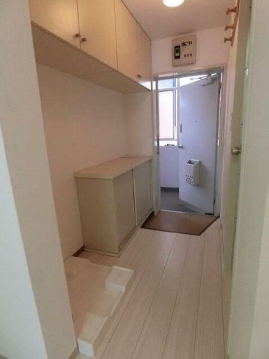 グランヴェル中野の玄関