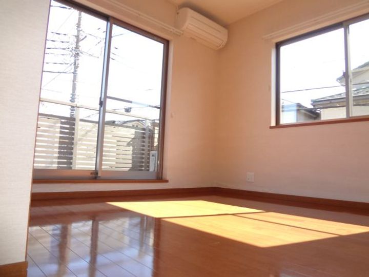 グリーンプラザ岸町の居間