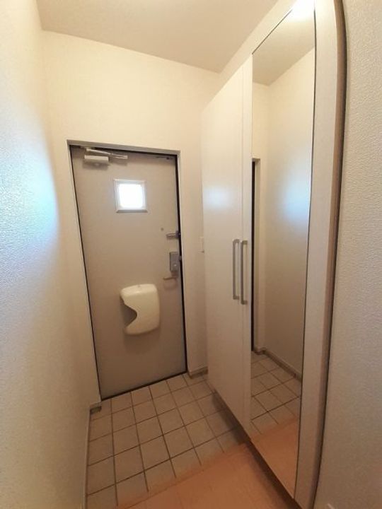 サン・スカイM IVの玄関