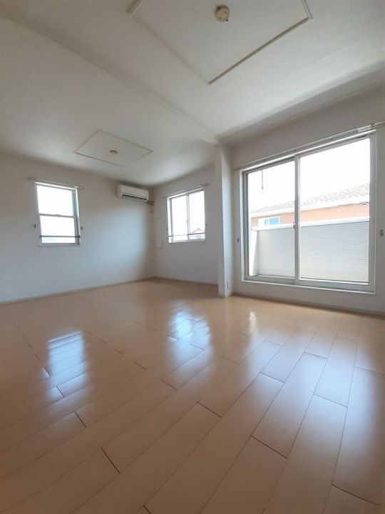 サン・スカイM IVの居間