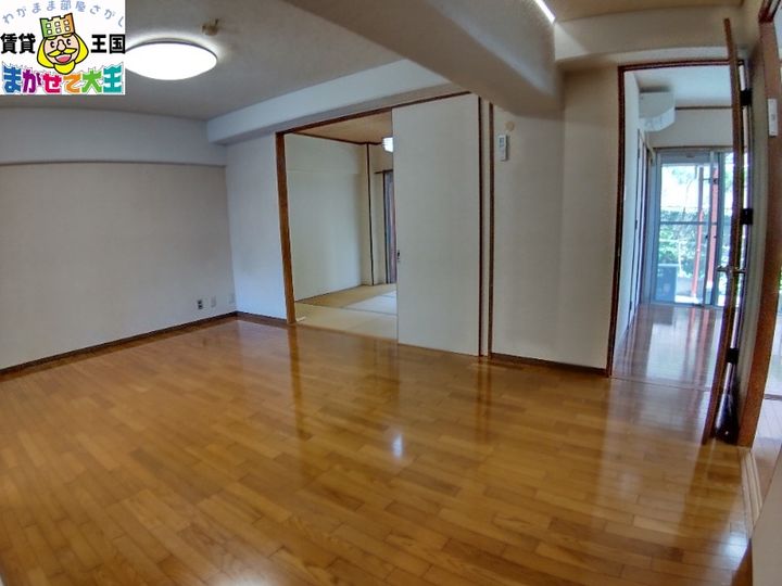 シャンドゥブレ夫婦川 ~Since 1980~の居間