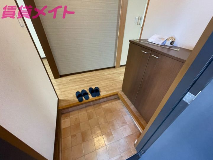 ルミエール葵Cの玄関